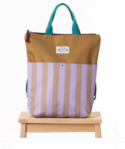 Saioa Segura y su pareja, Oskar, fundadores de la firma Veletta, crean y confeccionan originales y alegres mochilas para «gente con rollo» que quiere vivir con estilo mientras cuida el planeta.