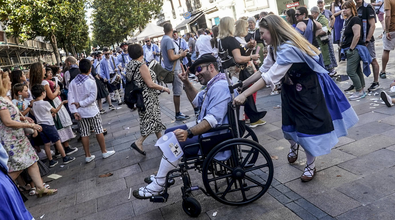 Búscate en el paseíllo de los blusas y neskas