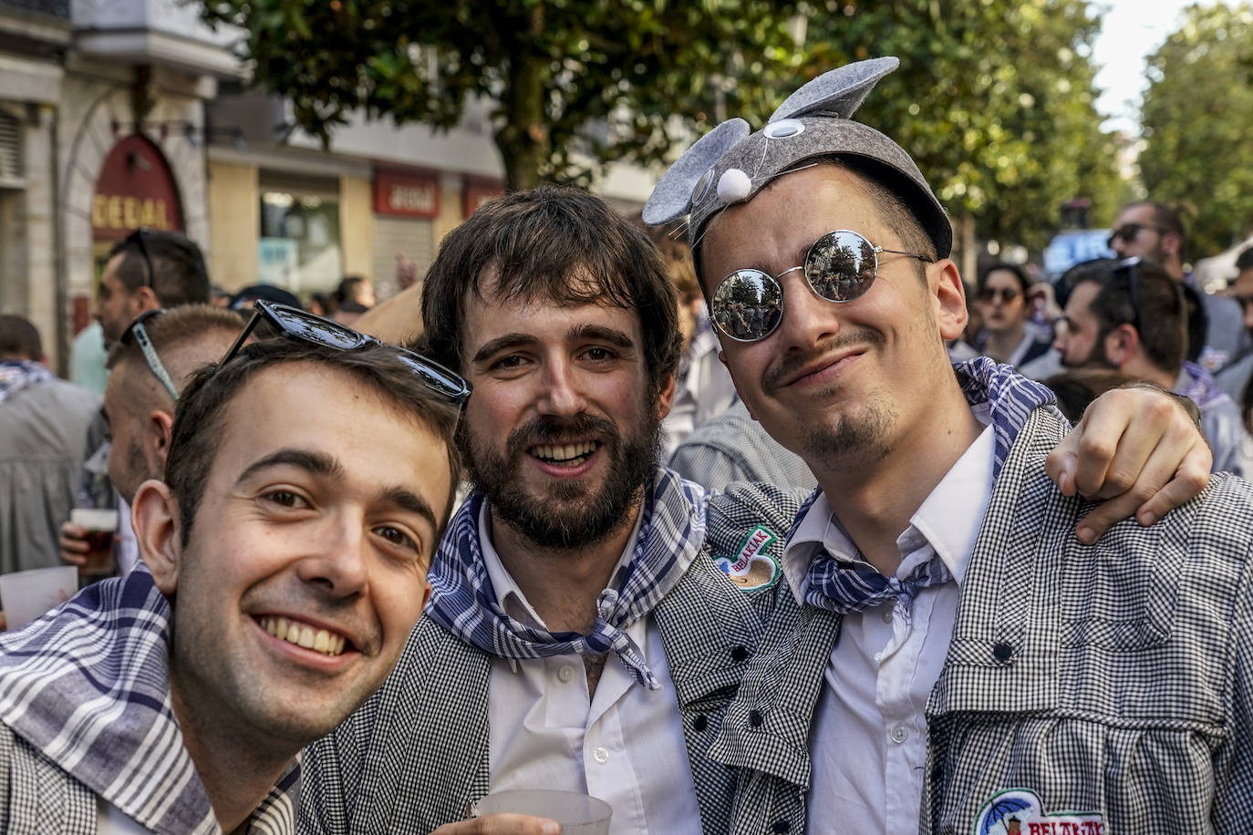 Búscate en el paseíllo de los blusas y neskas