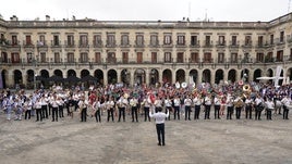 Unas dianas multitudinarias dan inicio al día del Blusa y la Neska