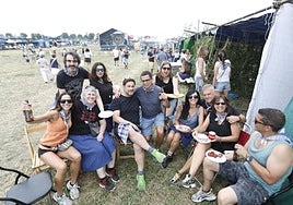 Los más madrugadores están ya en las campas de Aixerrota en Getxo.