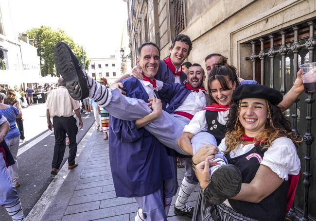 Josean Ibisate, Mikel Arzelus, Txomin, Rubén Rodríguez, Nagore Martínez e Iratxe Cantero.