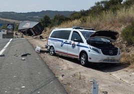 Un ertzaina evacuado a Txagorritxu tras resultar herido en un accidente en la A-1