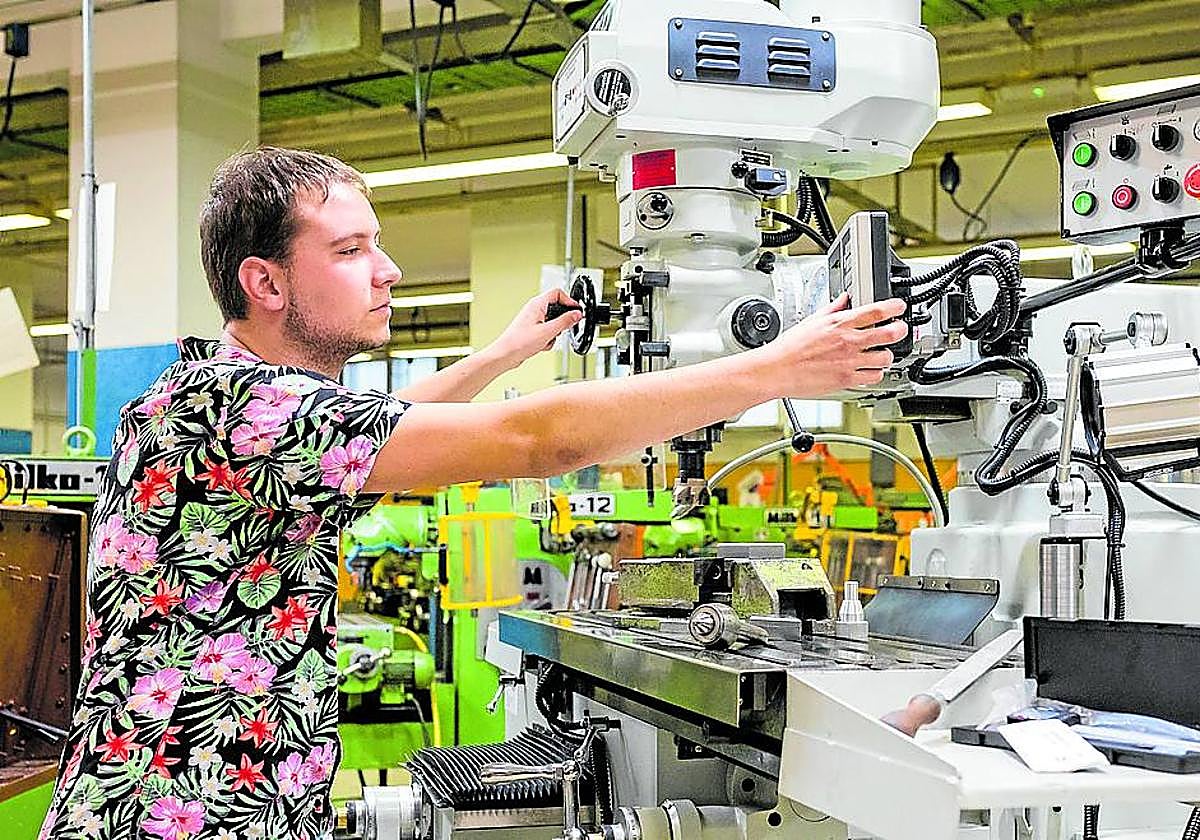 Solo Navarra se acerca al dinero que destina Euskadi al sistema educativo.