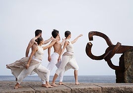 La obra homenajea a Eduardo Chillida en el centenario de su nacimiento.