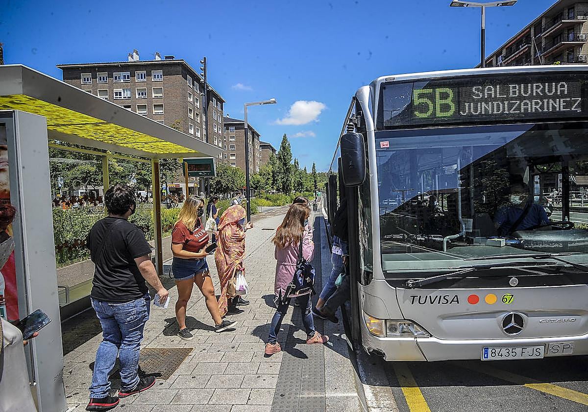 Vitoria pondrá autobuses urbanos para ir a ver los fuegos artificiales en fiestas