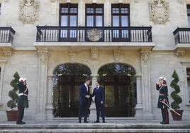 El presidente del Gobierno, Pedro Sánchez y el lehendakari, Imanol Pradales.