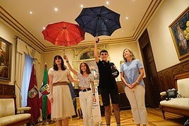 Maider Etxebarria, junto a Alazne Rubio y Joritz Esperanza junto a Sonia Díaz de Corcuera