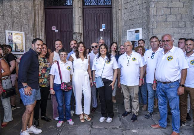 El PSE era el responsable de elegir este año a los Chupineros y también ha contado con ellos para su foto de familia, con la alcaldesa Maider Etxebarria y los consejeros Javier Hurtado y Susana García como protagonistas.