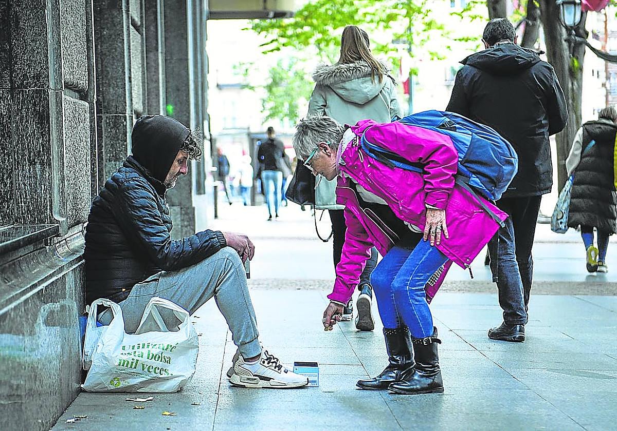 Sin hogar. Las ayudas llegan también a las personas que viven en la calle, a través de albergues y comedores sociales.