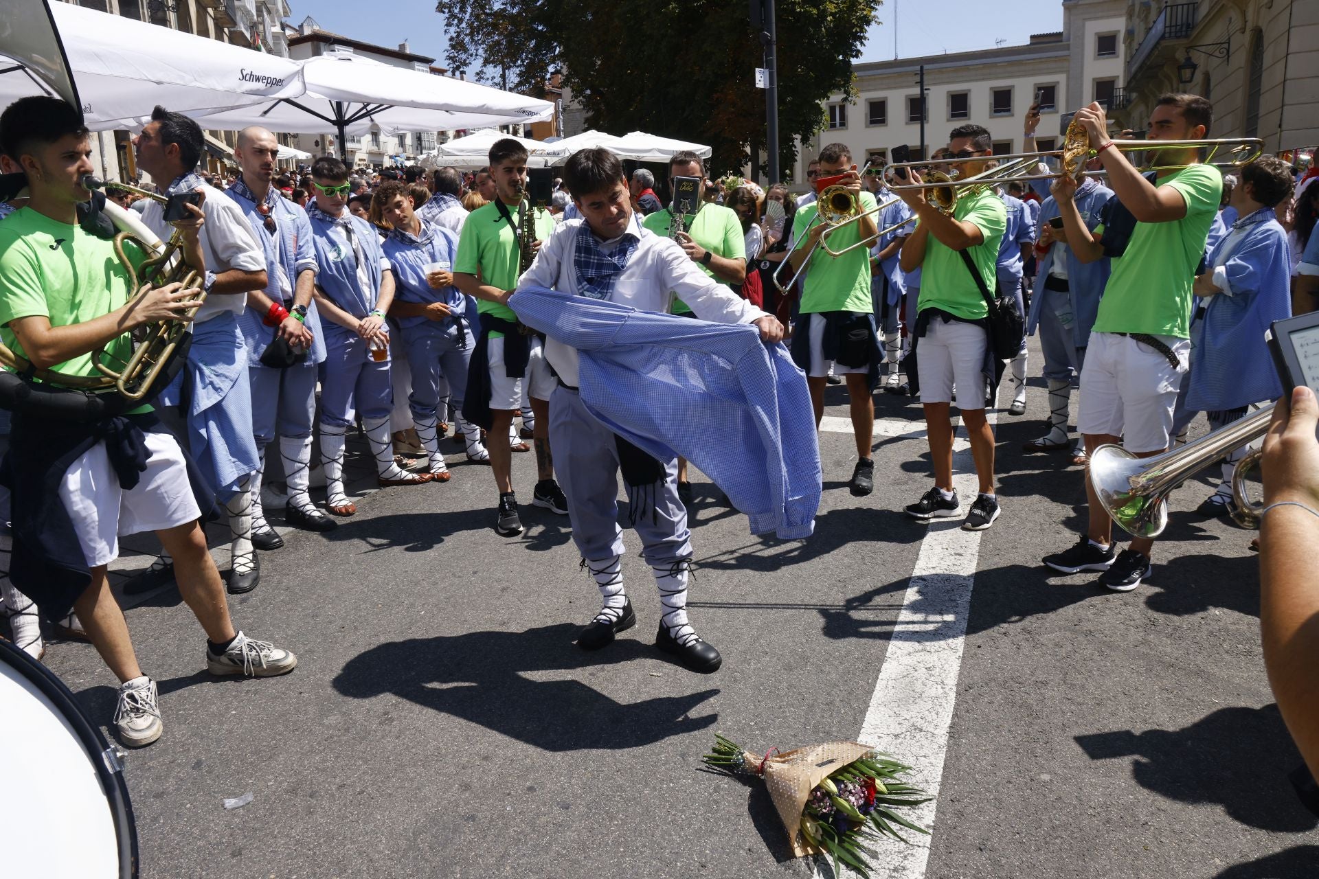 Homenaje de Los Bainas al fallecido.