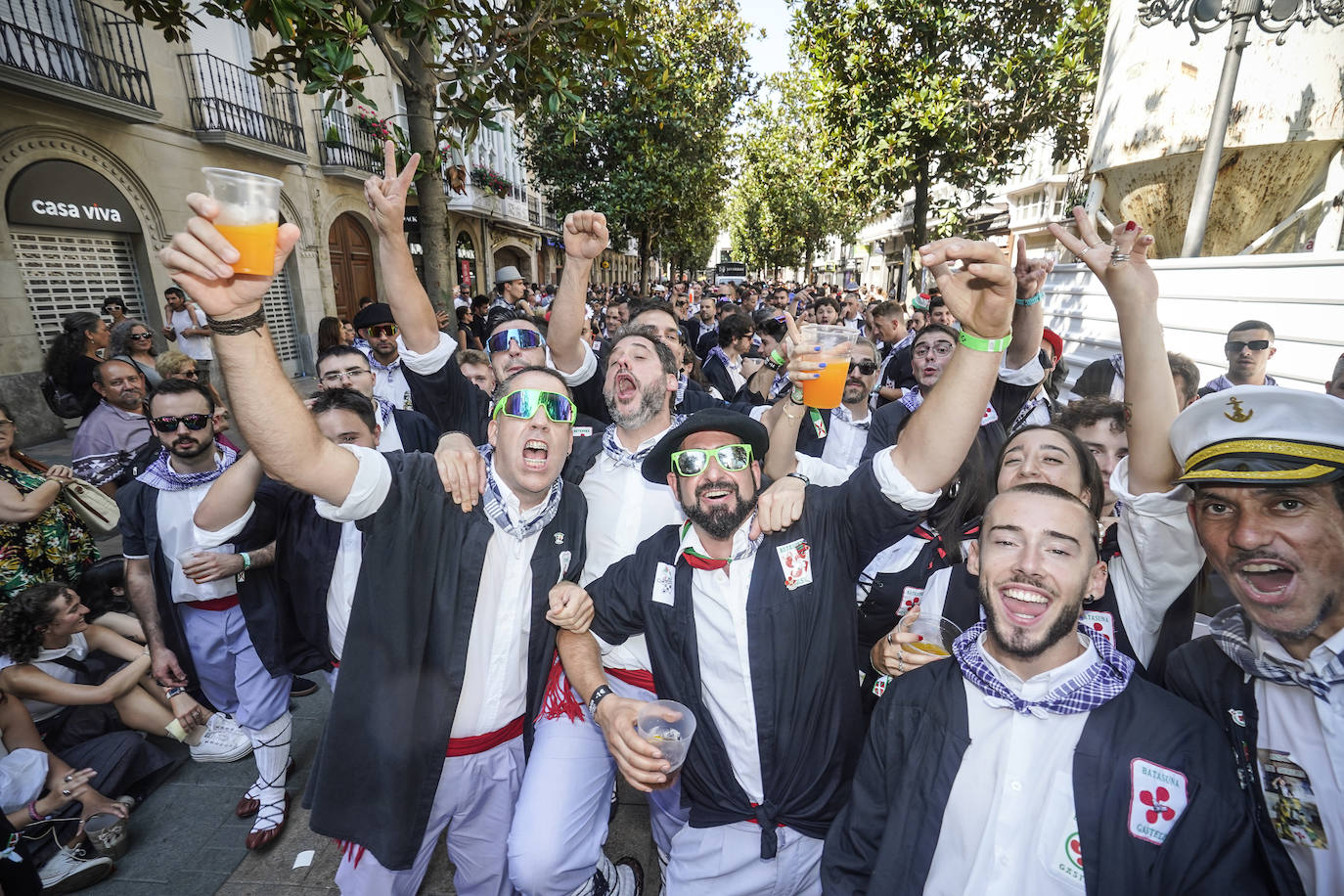 El primer paseíllo de fiestas de Vitoria, en imágenes