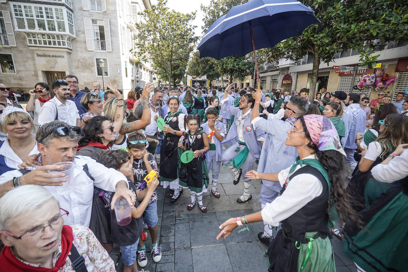 El primer paseíllo de fiestas de Vitoria, en imágenes