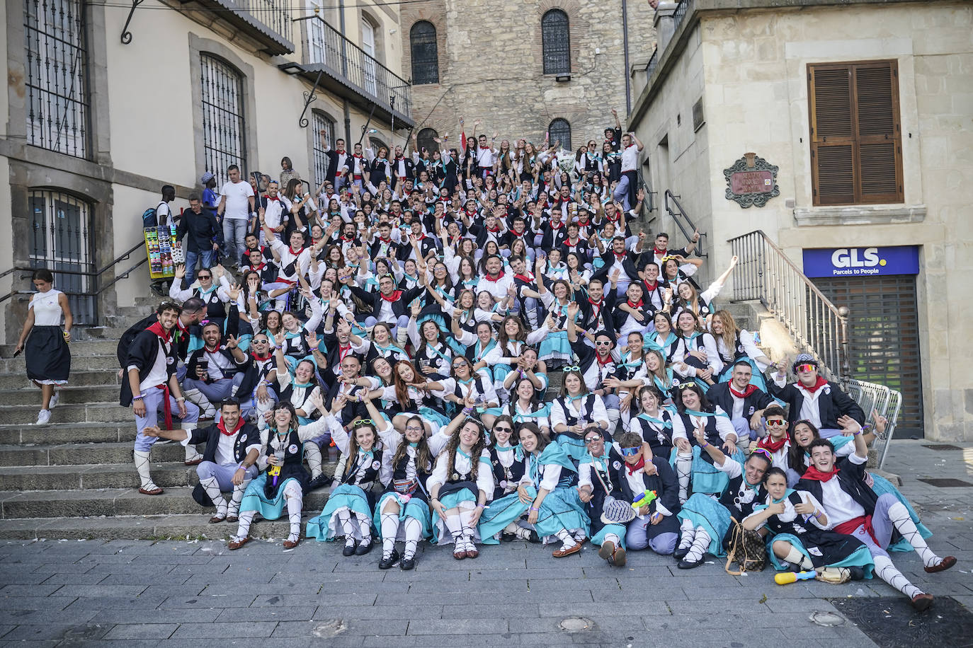 El primer paseíllo de fiestas de Vitoria, en imágenes