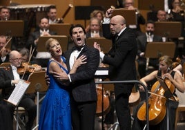 Radvanovsky y Tetelman cantan en un momento del recital.