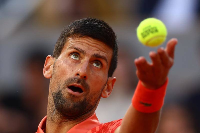 Novak Djokovic en acción durante su segunda ronda contra Marton Fucsovics en 2023.