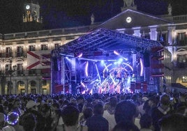 El gran montaje escénico de la orquesta Vulkano se transporta en dos camiones que viajan a cada destino.