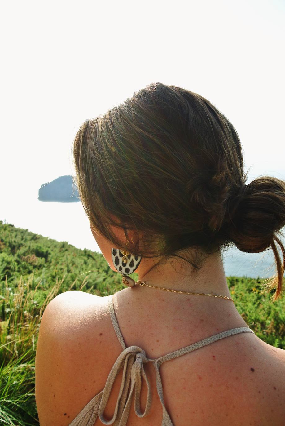 Los pendientes para ayudar a Petro, un niño con sífilis: la bonita iniciativa de esta joven bilbaína