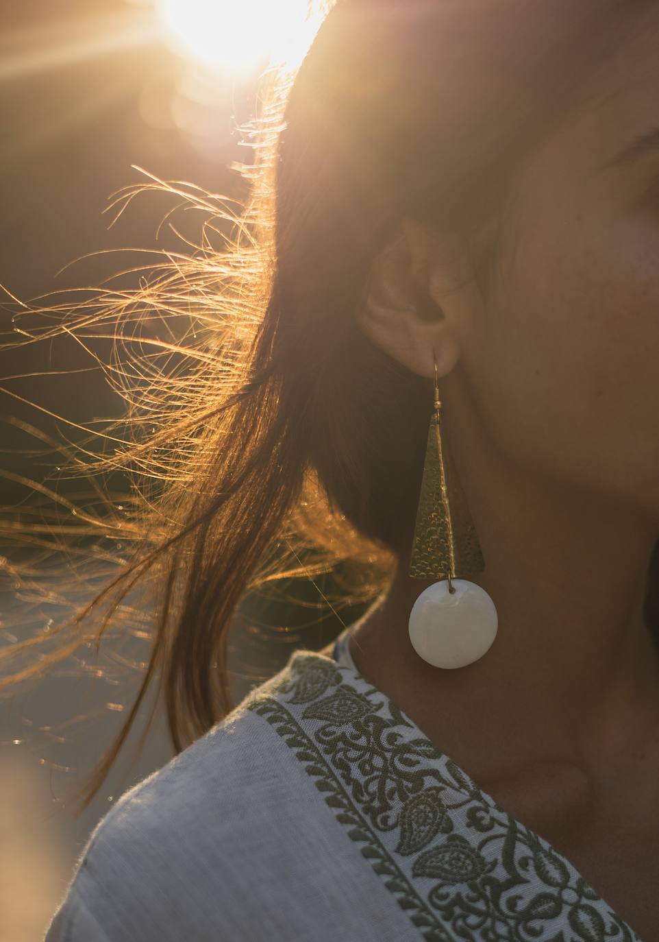 Los pendientes para ayudar a Petro, un niño con sífilis: la bonita iniciativa de esta joven bilbaína