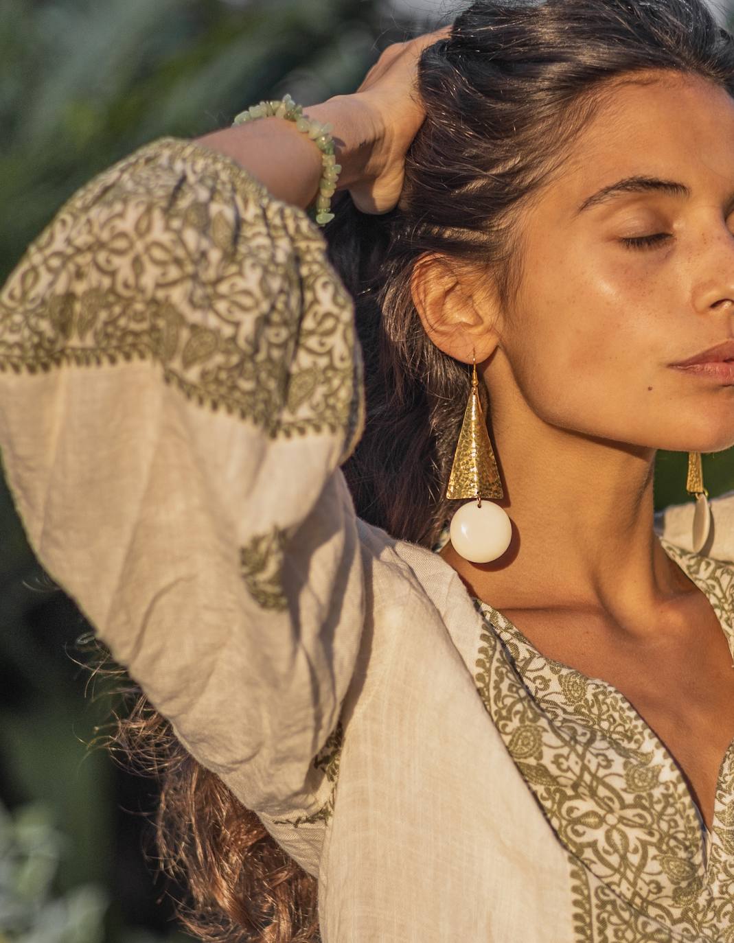 Los pendientes para ayudar a Petro, un niño con sífilis: la bonita iniciativa de esta joven bilbaína