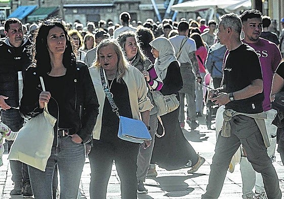 La explicación al crecimiento sostenido de extranjeros la tienen los movimientos migratorios.