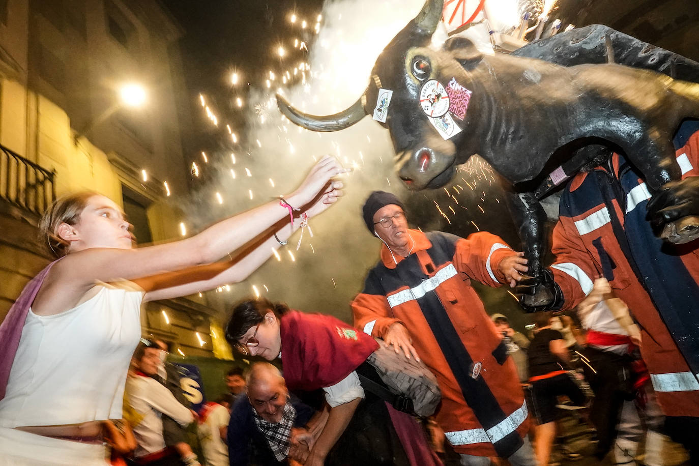 La calle Olaguibel se convierte en un ruedo con mucha chispa