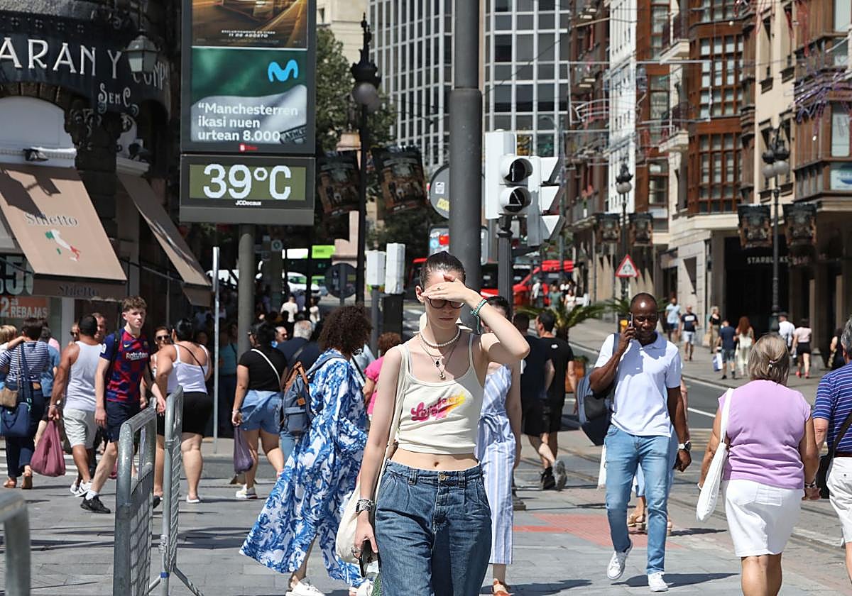 Alerta naranja en Bizkaia para el domingo por la ola de calor que dejará temperaturas cercanas a los 40 grados