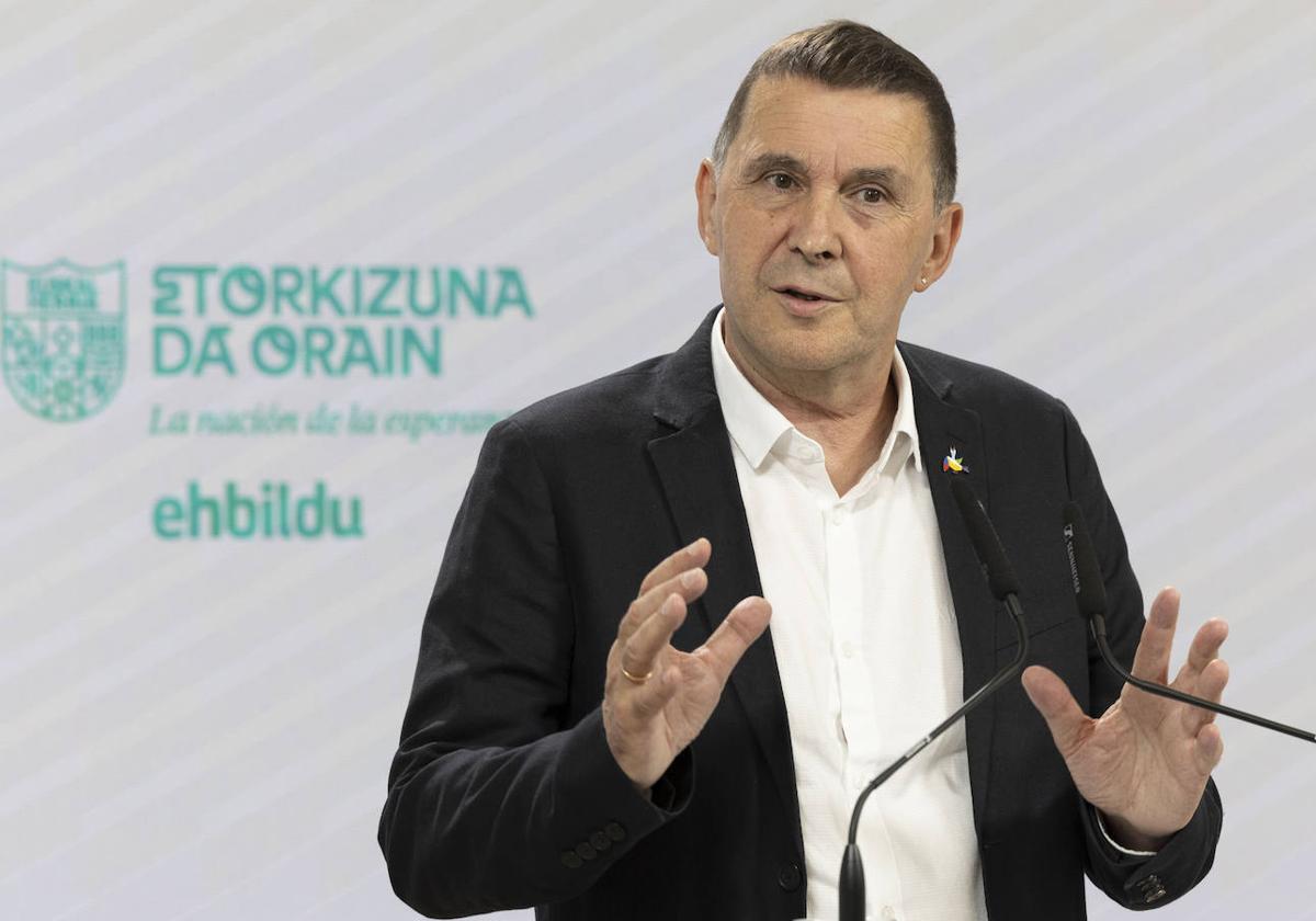 Otegi admite «un cambio en las formas» desde que Pradales es lehendakari