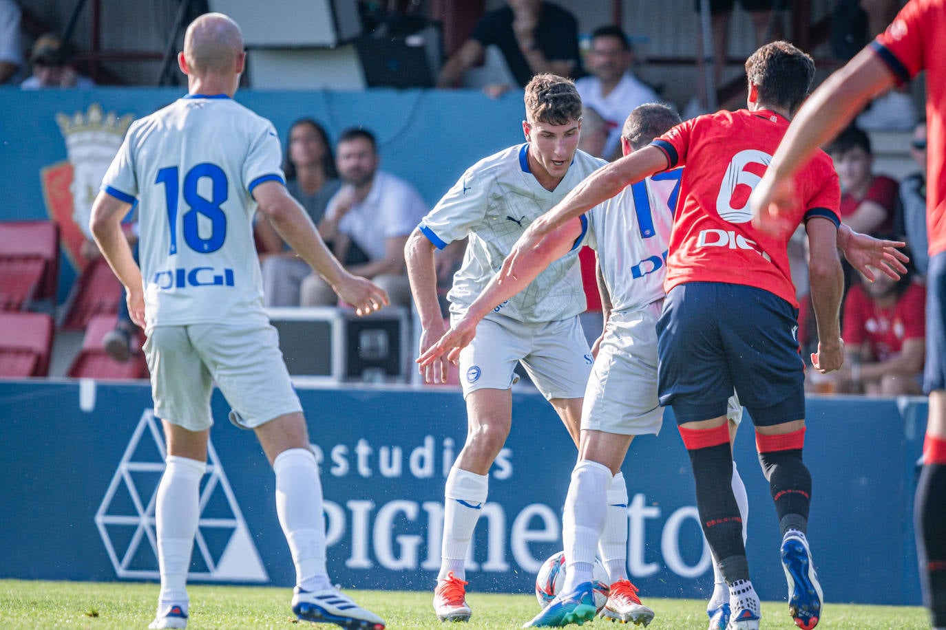 Las mejores imágenes del amistoso del Alavés ante el Osasuna