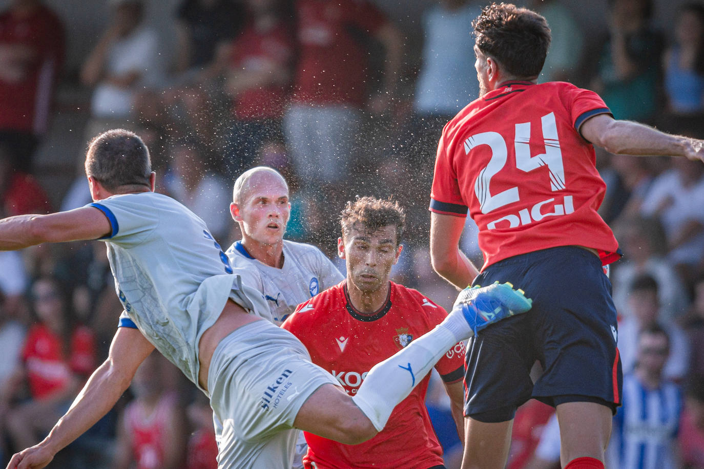 Las mejores imágenes del amistoso del Alavés ante el Osasuna