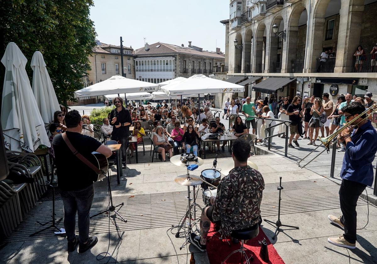 El Ayuntamiento contempla «institucionalizar» las prefiestas en Vitoria