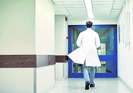 Los médicos plantean reivindicaciones salariales para volver a hacer visitas durante los fines de semana.