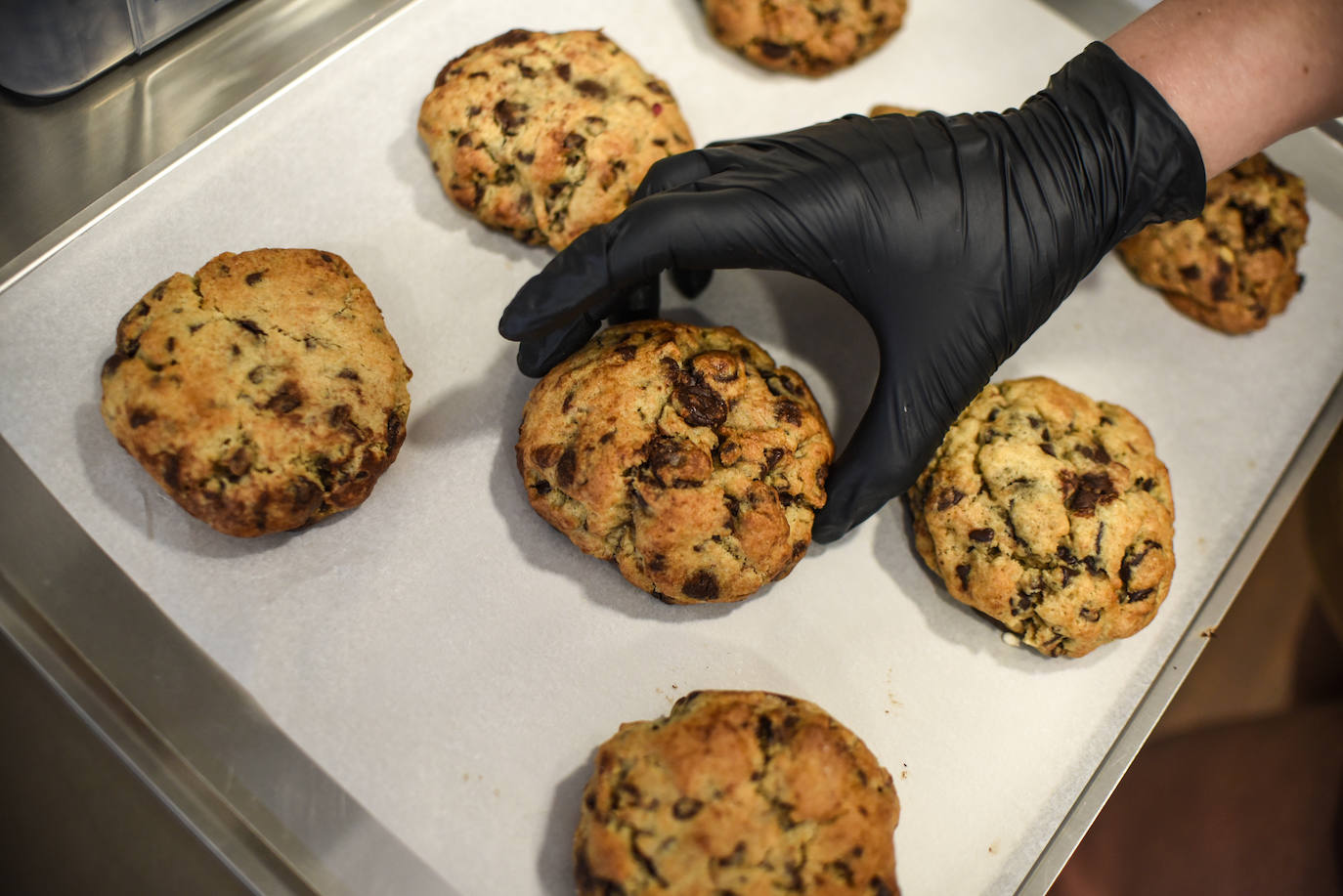 Erica, la bióloga estadounidense que acaba de abrir una tienda de galletas sin gluten en Bilbao