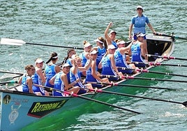 Las remeras de Astillero celebran la victoria en la Ikurriña de Ondarroa