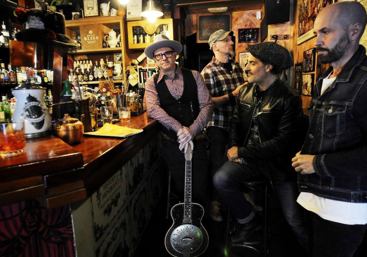 Pablo Amann (voz y guitarra), Jon Ander Madina (bajo), Israel Santamaría (teclas) y Txema Arana (batería).