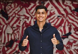 Carlos Martín posa tras su renovación con el Atlético de Madrid.