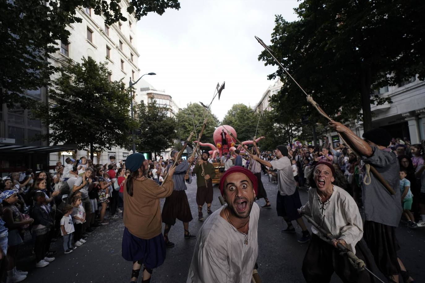 Desfile de la Ballena Aste Nagusia 2024 en Bilbao.