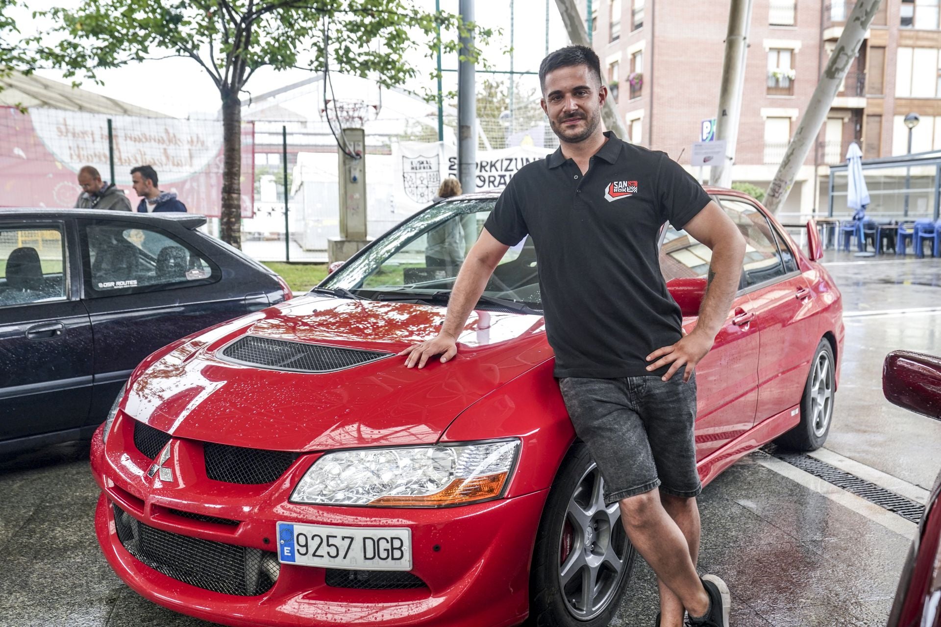 Concentración de coches clásicos en Llodio para despedir las fiestas