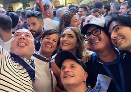 La lluvia no apaga la fiesta: las txosnas estallan de alegría la primera noche de Aste Nagusia.