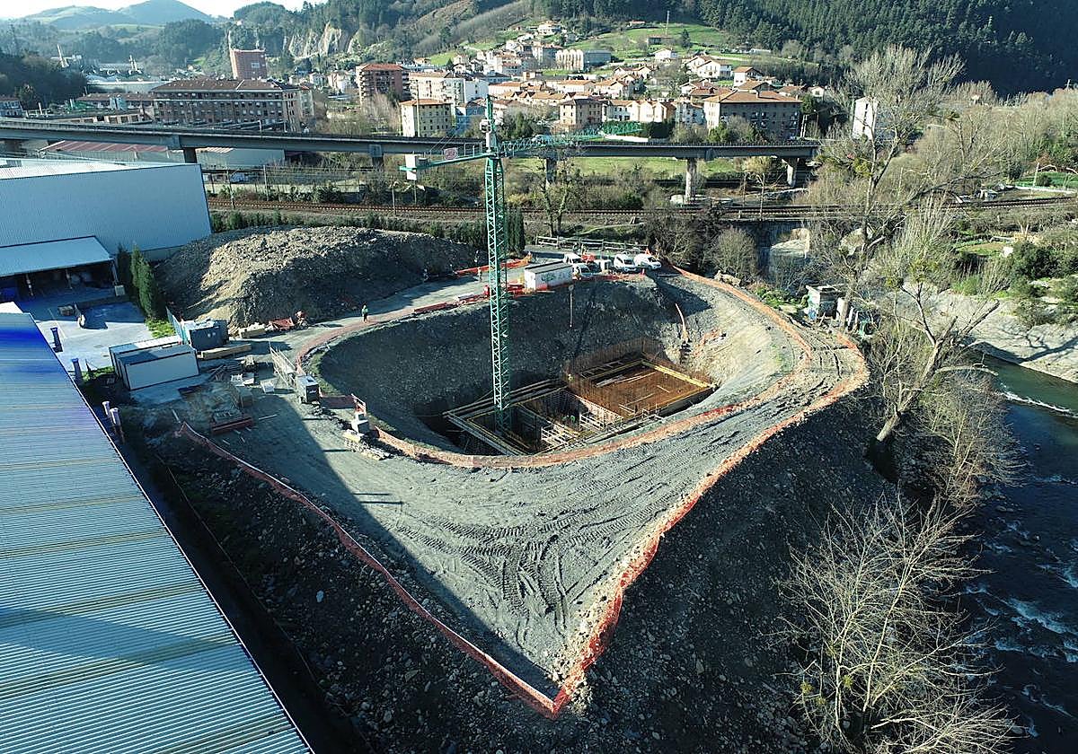 La obra conectará los colectores con el bombeo de Llodio.