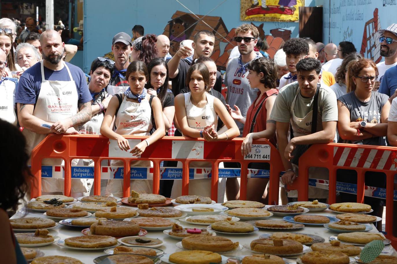 Concurso de tortillas en el Arenal durante la Aste Nagusia 2024.