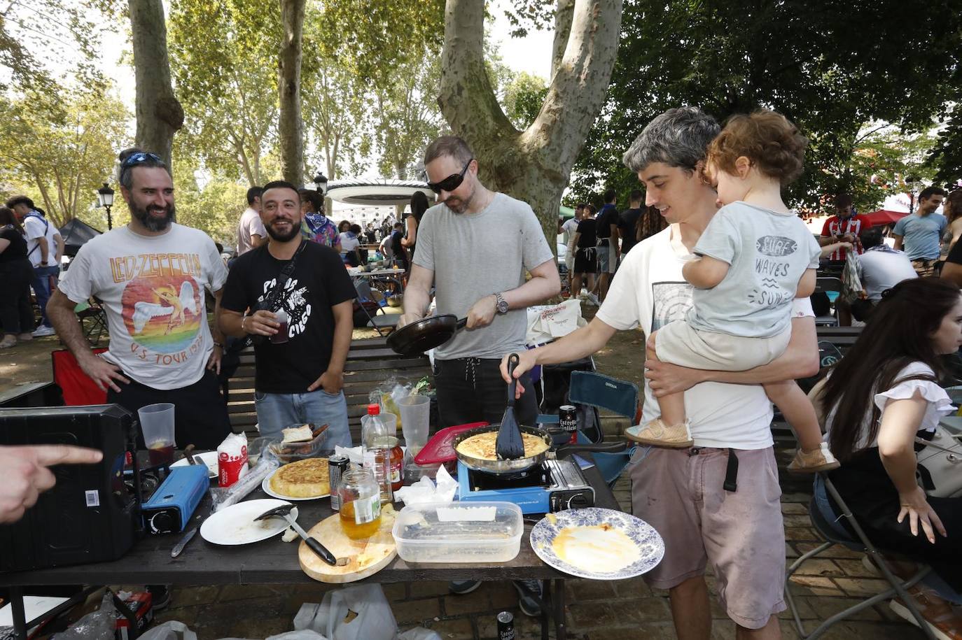 Concurso de tortillas en el Arenal durante la Aste Nagusia 2024.