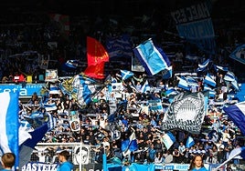 Afición del Alavés durante uno de sus partidos en Mendizorroza.