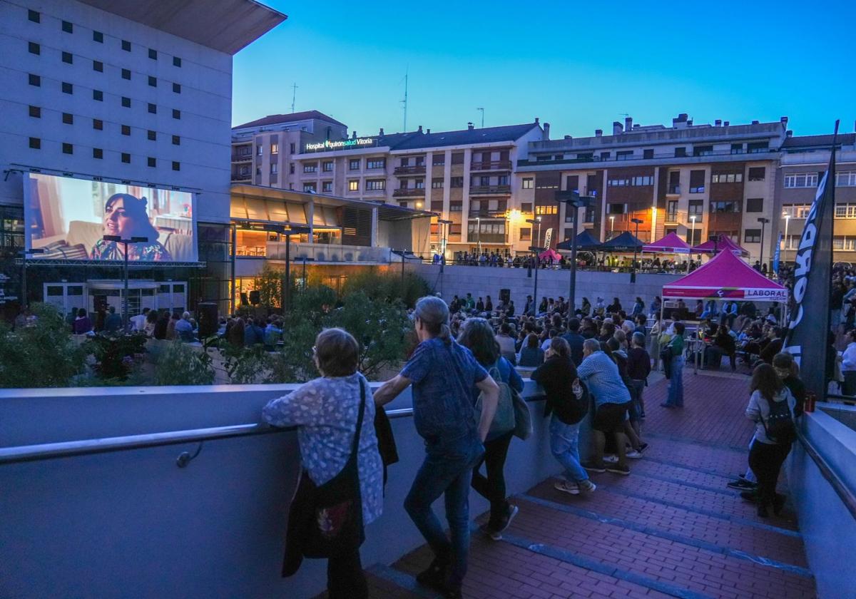 Las proyecciones de Korterraza son todo un éxito de público.