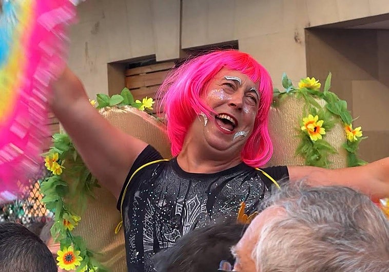 El poteo travesti llena de color las calles de Bilbao.