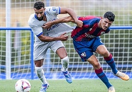 Abde persigue el balón durante el amistoso disputado a principios de mes contra el Huesca.