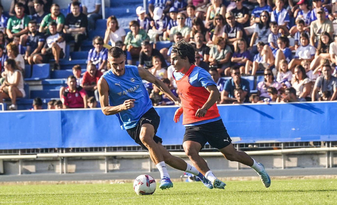 La afición albiazul responde con nota en un entrenamiento a puerta abierta en Mendizorroza