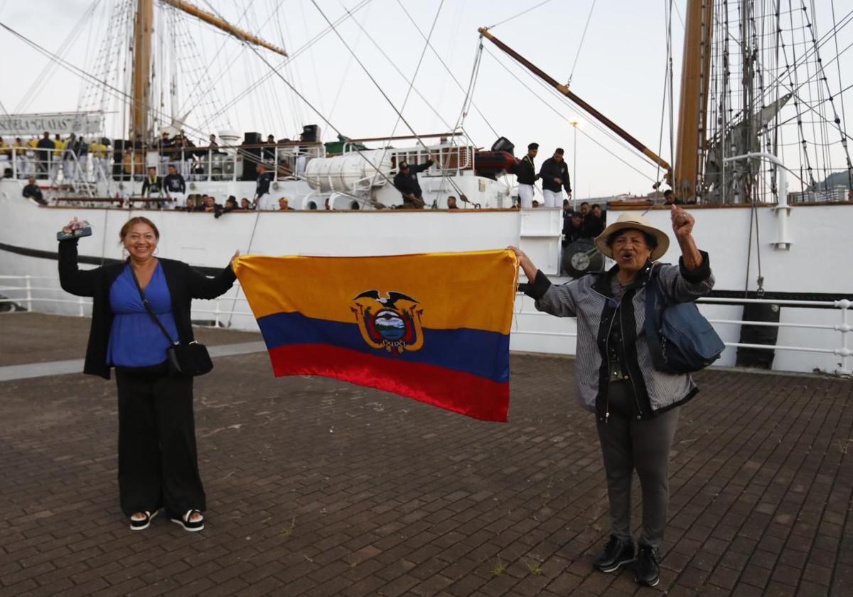 Imagen principal - El &#039;Guayas&#039; regresa 47 años después a Bilbao y puede visitarse