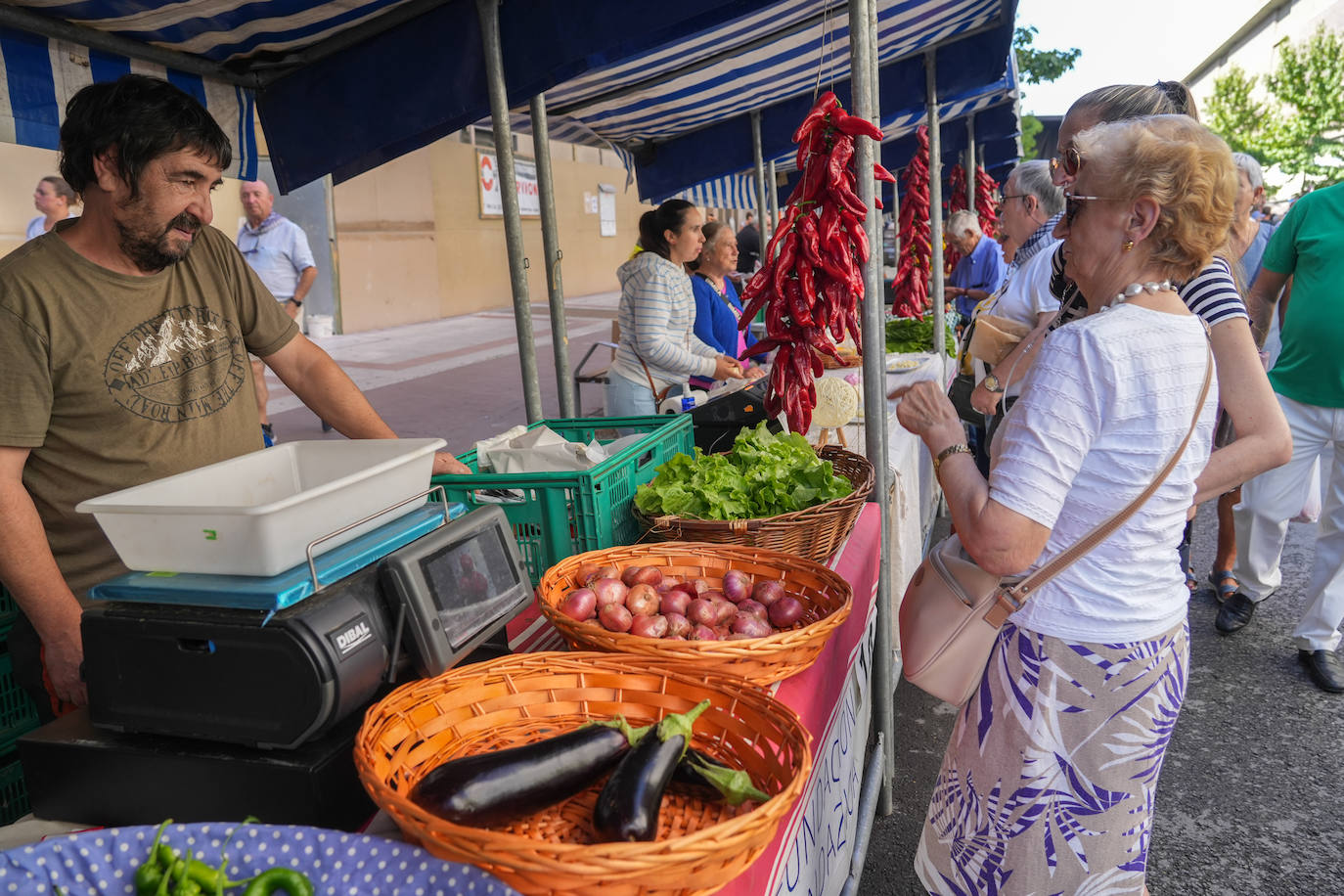 Productos de la tierra para reponer fuerzas en las fiestas de Llodio