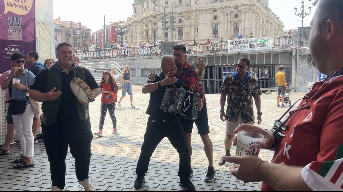 Unai y Koldo Etxebarria, durante una de sus actuaciones